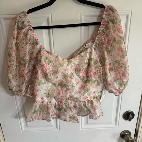 NWT Arula Crop Puff Sleeve Floral Top - Picture 4 of 6